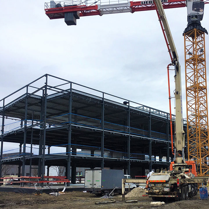 Construction métallique pour bâtiments de services et de loisirs